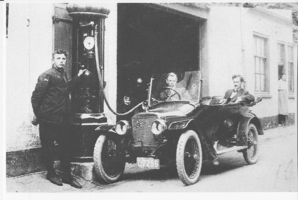 3 x 90 jaar jong. Van den Pol, Van Jaarsveld en Ekelschot.